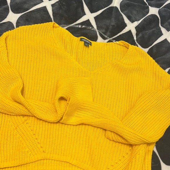 Cropped sweater - Picture 1 of 3